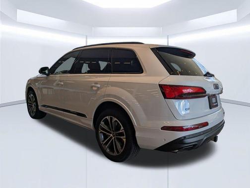 Glacier White Metallic 2026 Audi Q7 45 Premium Plus