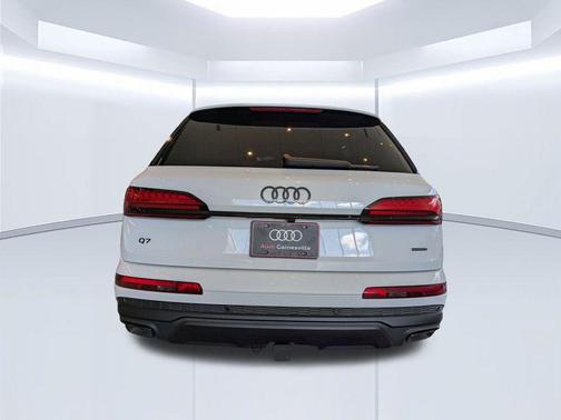 Glacier White Metallic 2026 Audi Q7 45 Premium Plus
