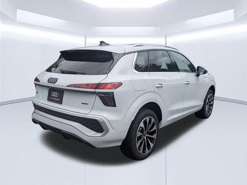 Glacier White Metallic 2026 Audi Q3 S line