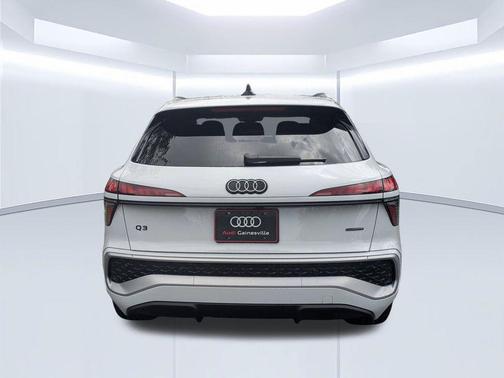 Glacier White Metallic 2026 Audi Q3 S line