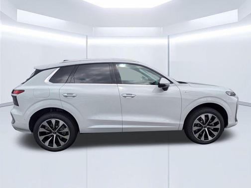 Glacier White Metallic 2026 Audi Q3 S line