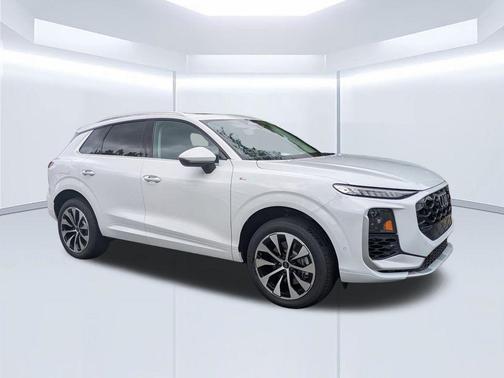 Glacier White Metallic 2026 Audi Q3 S line