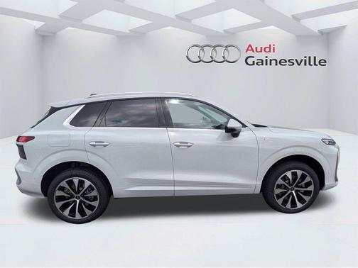 Glacier White Metallic 2026 Audi Q3 S line