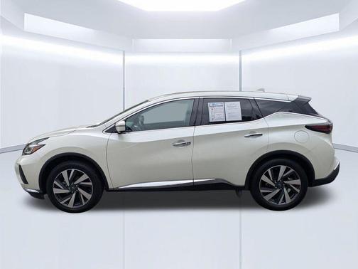 White 2023 Nissan Murano SL