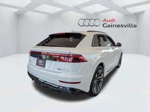 Glacier White Metallic 2027 Audi Q8 55 PLUS