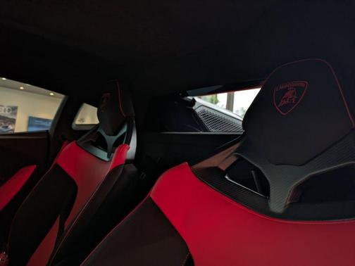 2024 Lamborghini Revuelto Base