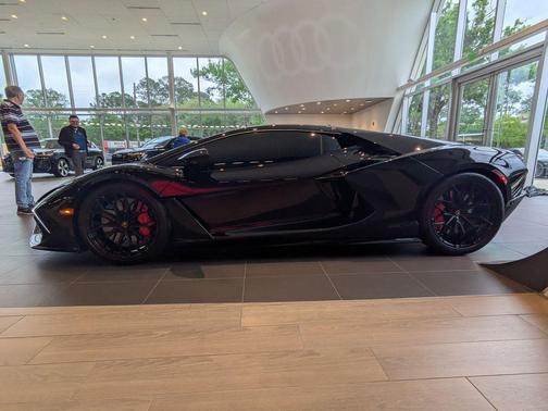 2024 Lamborghini Revuelto Base