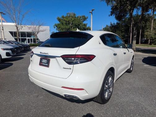 Bianco 2021 Maserati Levante S