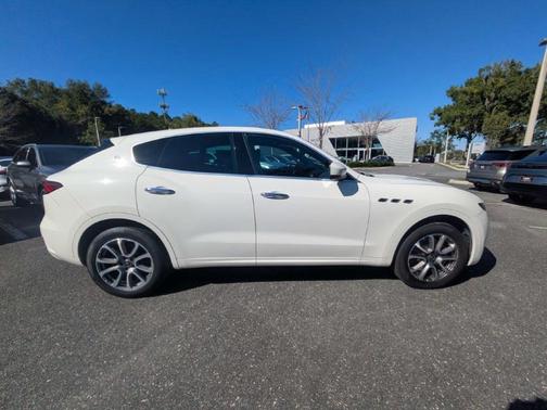 Bianco 2021 Maserati Levante S