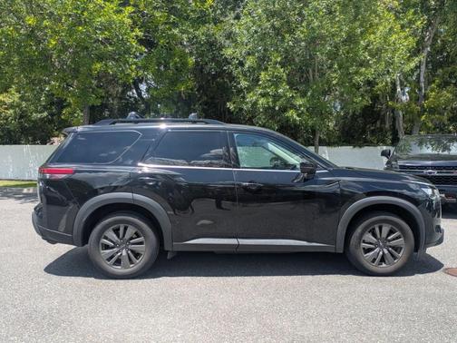 Super Black 2022 Nissan Pathfinder SV