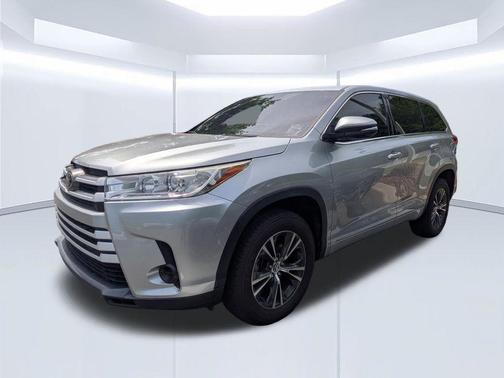 Celestial Silver Metallic 2017 Toyota Highlander LE