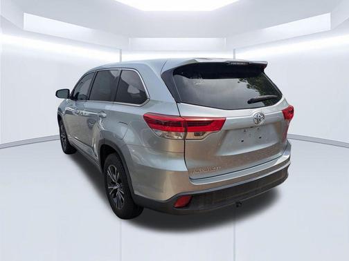 Celestial Silver Metallic 2017 Toyota Highlander LE