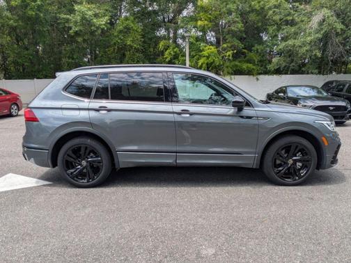 Platinum Gray Metallic 2023 Volkswagen Tiguan 2.0T SE R-Line Black