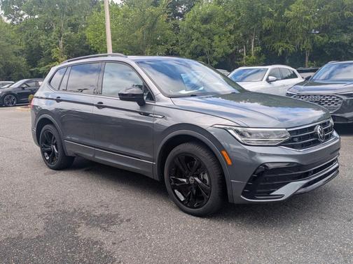Platinum Gray Metallic 2023 Volkswagen Tiguan 2.0T SE R-Line Black