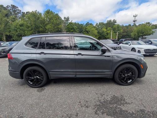 Platinum Gray Metallic 2023 Volkswagen Tiguan 2.0T SE R-Line Black