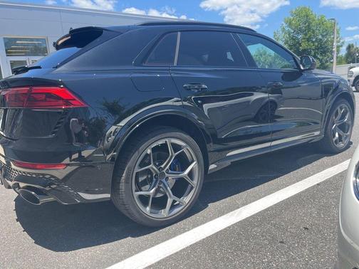 Mythos Black Metallic 2026 Audi RS Q8 4.0T quattro
