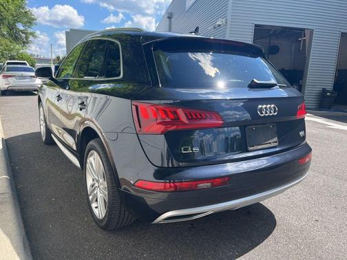 Moonlight Blue Metallic 2018 Audi Q5 2.0T Premium Plus