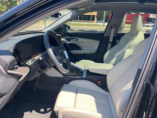 Mythos Black Metallic 2025 Audi Q5 2.0T quattro Premium