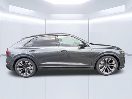 Daytona Gray Pearl 2026 Audi Q8 55 Premium