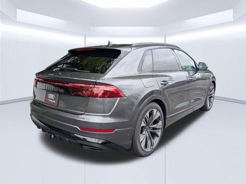 Daytona Gray Pearl 2026 Audi Q8
