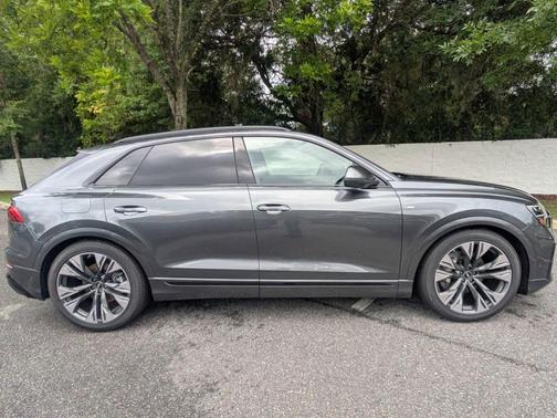 Daytona Gray Pearl 2026 Audi Q8 55 Premium