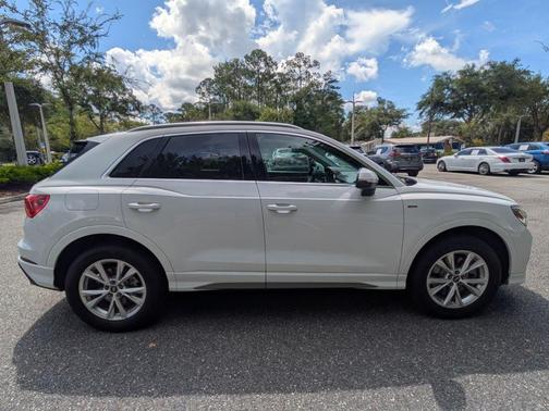 Glacier White Metallic 2023 Audi Q3 45 S line Premium