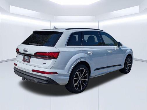 Glacier White Metallic 2023 Audi Q7 55 Premium Plus