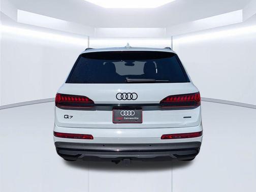 Glacier White Metallic 2023 Audi Q7 55 Premium Plus