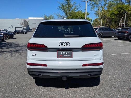 2023 Audi Q7 55 Premium Plus