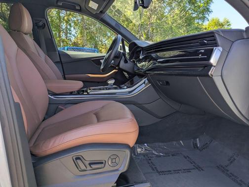 2023 Audi Q7 55 Premium Plus