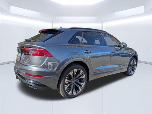 Daytona Gray Pearl 2026 Audi Q8 55 Premium