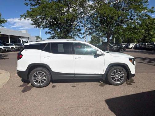 Summit White 2024 GMC Terrain SLT