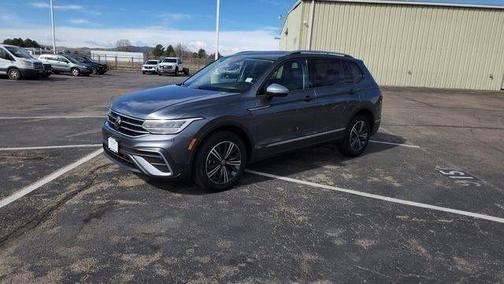 Platinum Gray Metallic 2024 Volkswagen Tiguan 2.0T Wolfsburg Edition