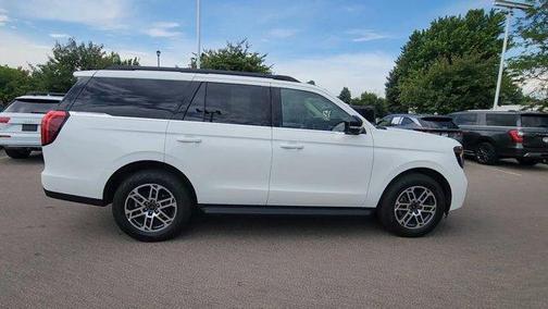 White Metallic 2025 Ford Expedition Active