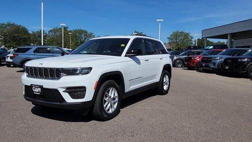 Bright White Clearcoat 2025 Jeep Grand Cherokee Laredo X
