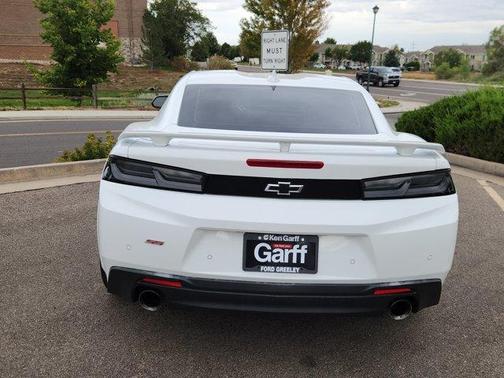 Summit White 2018 Chevrolet Camaro 2SS