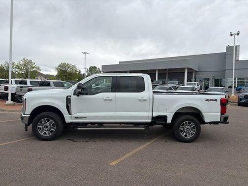 Oxford White 2025 Ford F-250 Lariat