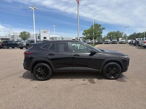 Mosaic Black Metallic 2025 Chevrolet Trax ACTIV