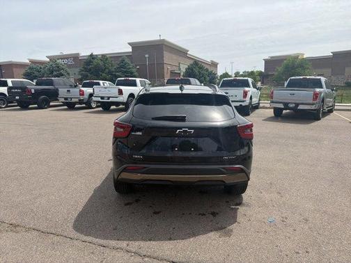 Mosaic Black Metallic 2025 Chevrolet Trax ACTIV
