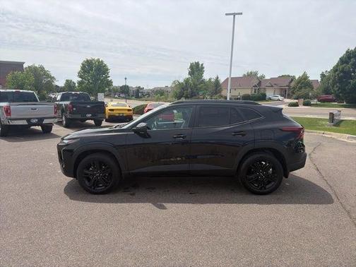 Mosaic Black Metallic 2025 Chevrolet Trax ACTIV