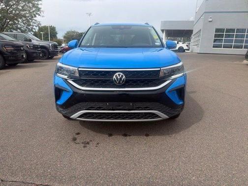 Cornflower Blue 2024 Volkswagen Taos 1.5T SE