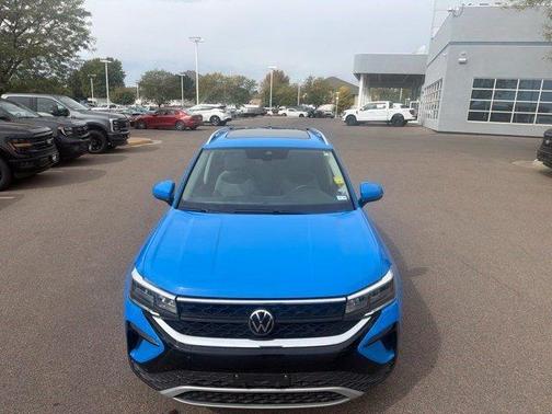 Cornflower Blue 2024 Volkswagen Taos 1.5T SE