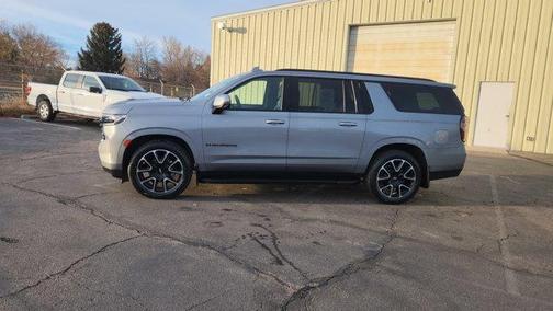 2023 Chevrolet Suburban RST