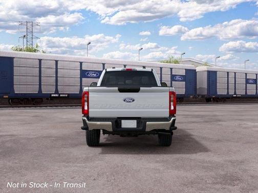 Oxford White 2027 Ford F-350 XLT