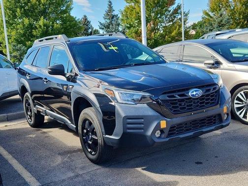 Crystal Black Silica 2022 Subaru Outback Wilderness
