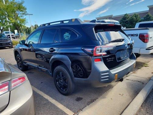 Crystal Black Silica 2022 Subaru Outback Wilderness