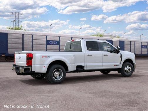 Star White 2027 Ford F-350 Lariat Super Duty