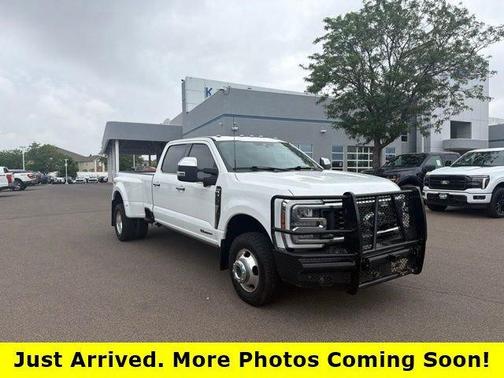Oxford White 2023 Ford F-350 King Ranch