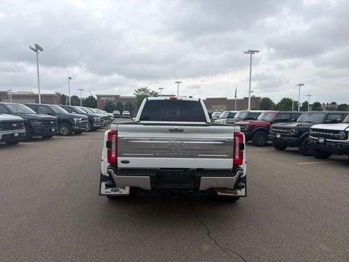 Oxford White 2023 Ford F-350 King Ranch