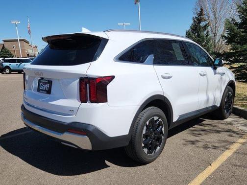 Glacial White Pearl 2024 Kia Sorento S
